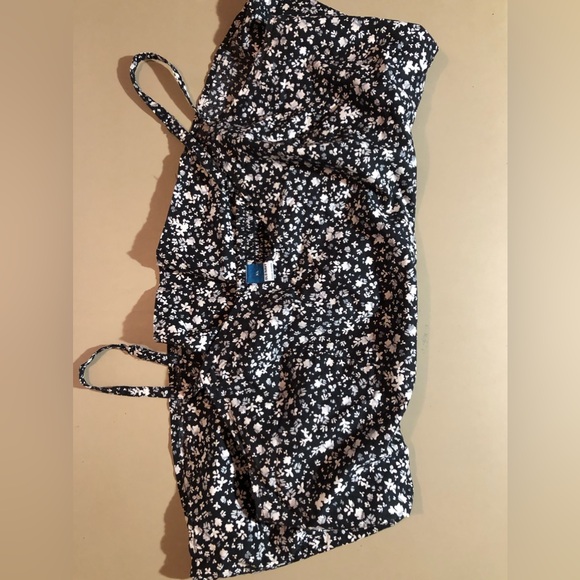 Old navy Peplum-like Tank Top - Picture 2 of 4